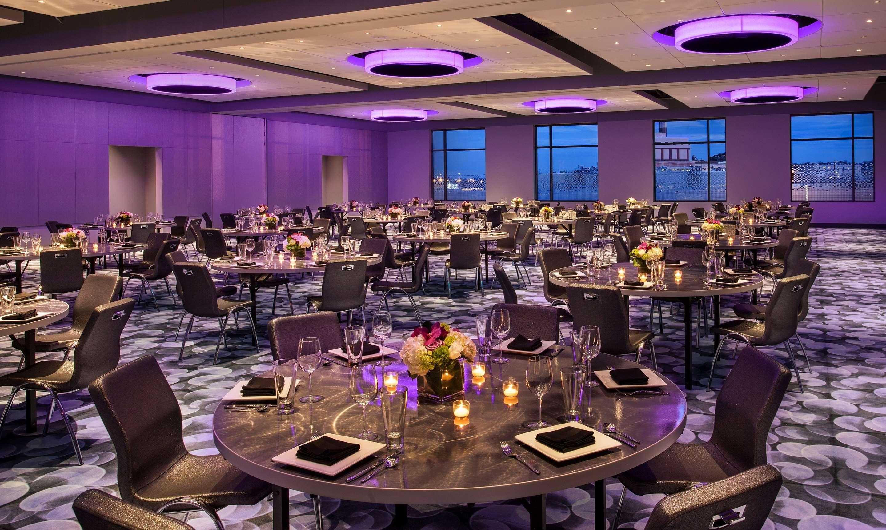 Отель Aloft Boston Seaport District Экстерьер фото