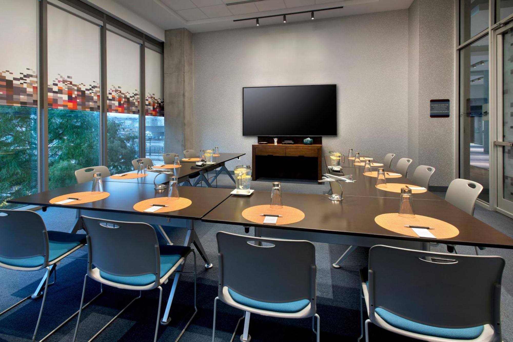 Отель Aloft Boston Seaport District Экстерьер фото