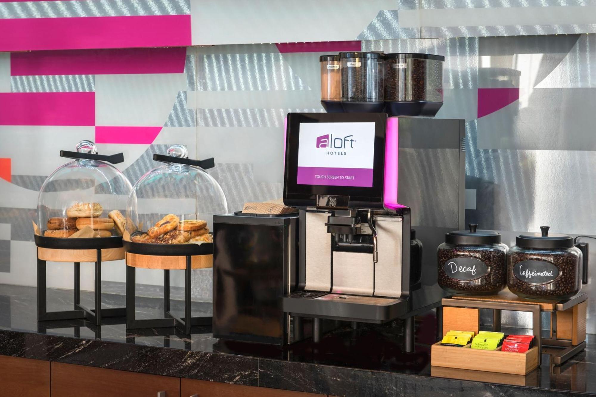 Отель Aloft Boston Seaport District Экстерьер фото