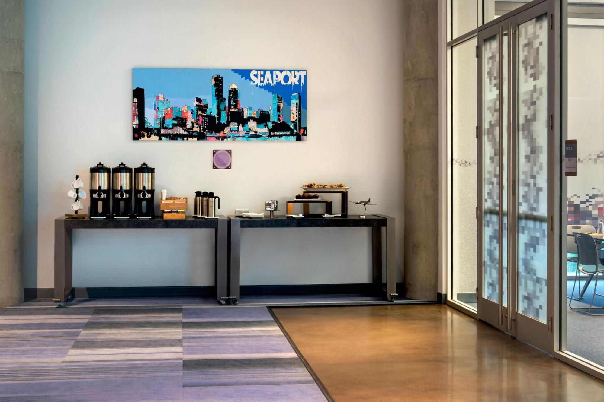 Отель Aloft Boston Seaport District Экстерьер фото