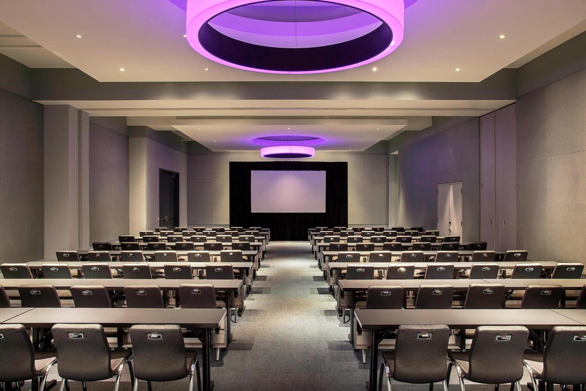 Отель Aloft Boston Seaport District Экстерьер фото
