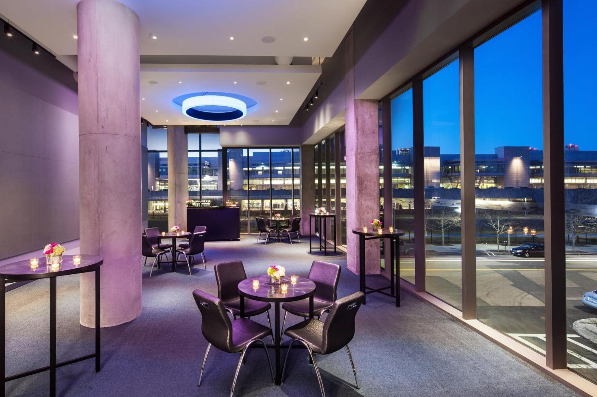 Отель Aloft Boston Seaport District Экстерьер фото