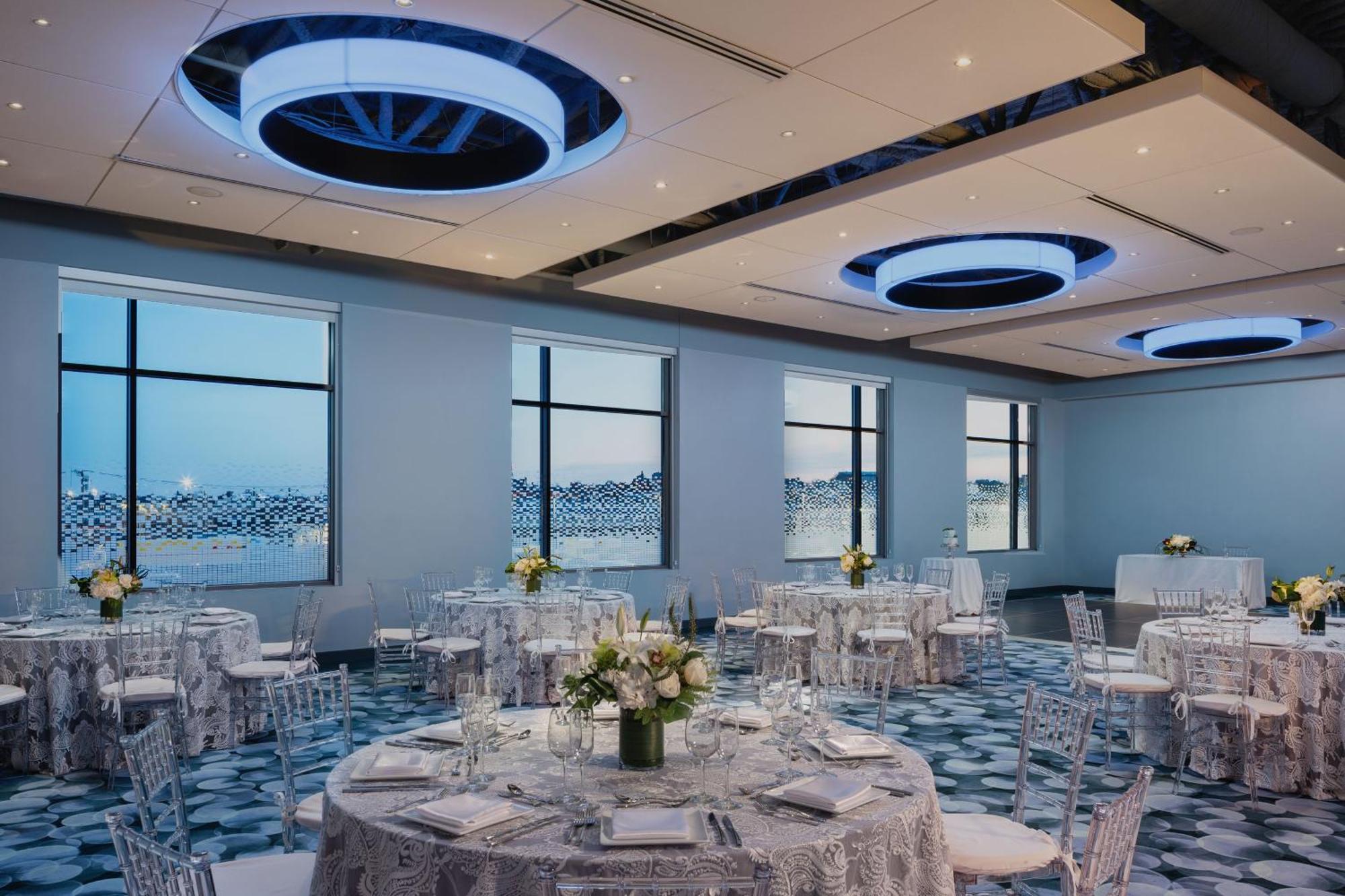 Отель Aloft Boston Seaport District Экстерьер фото