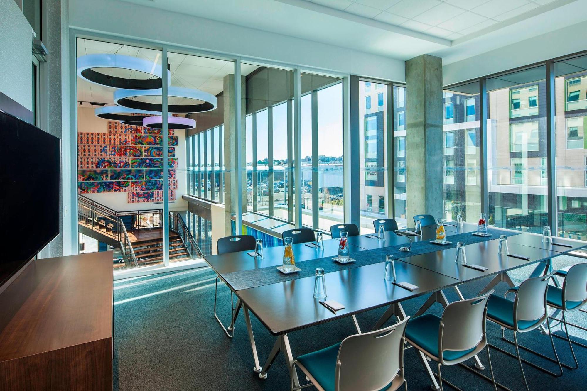 Отель Aloft Boston Seaport District Экстерьер фото