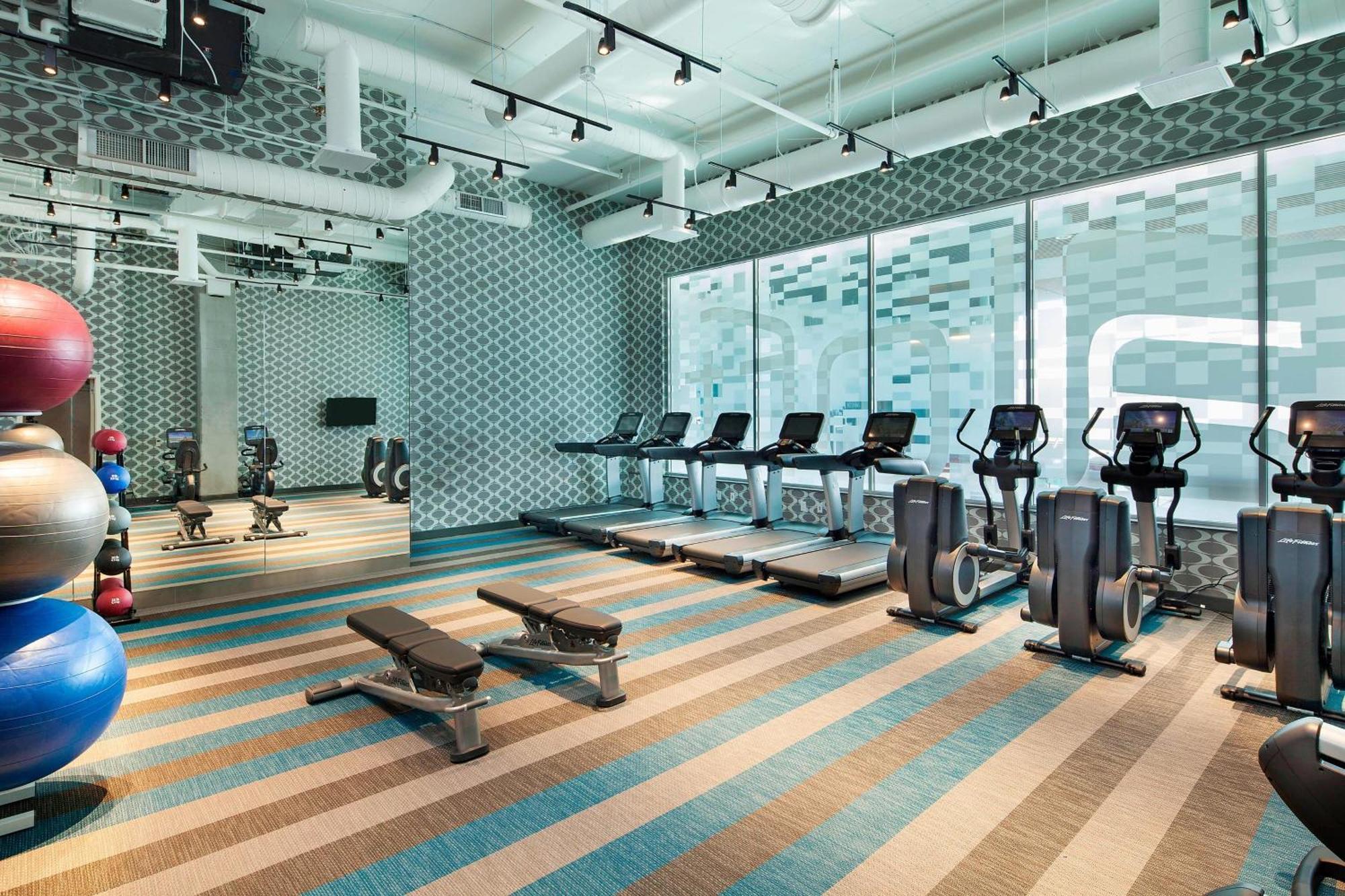 Отель Aloft Boston Seaport District Экстерьер фото