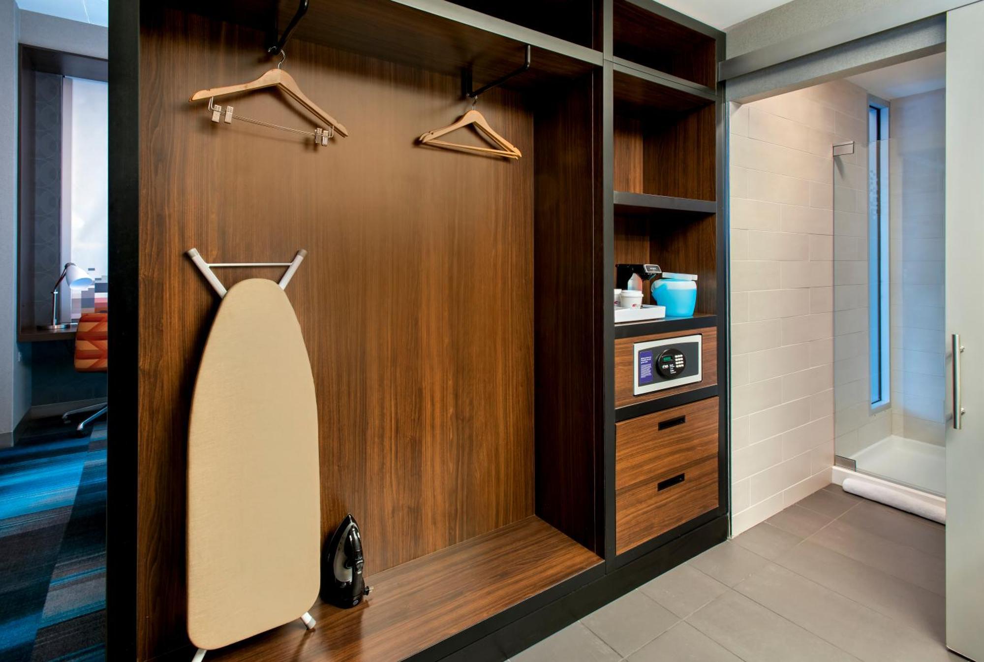 Отель Aloft Boston Seaport District Экстерьер фото