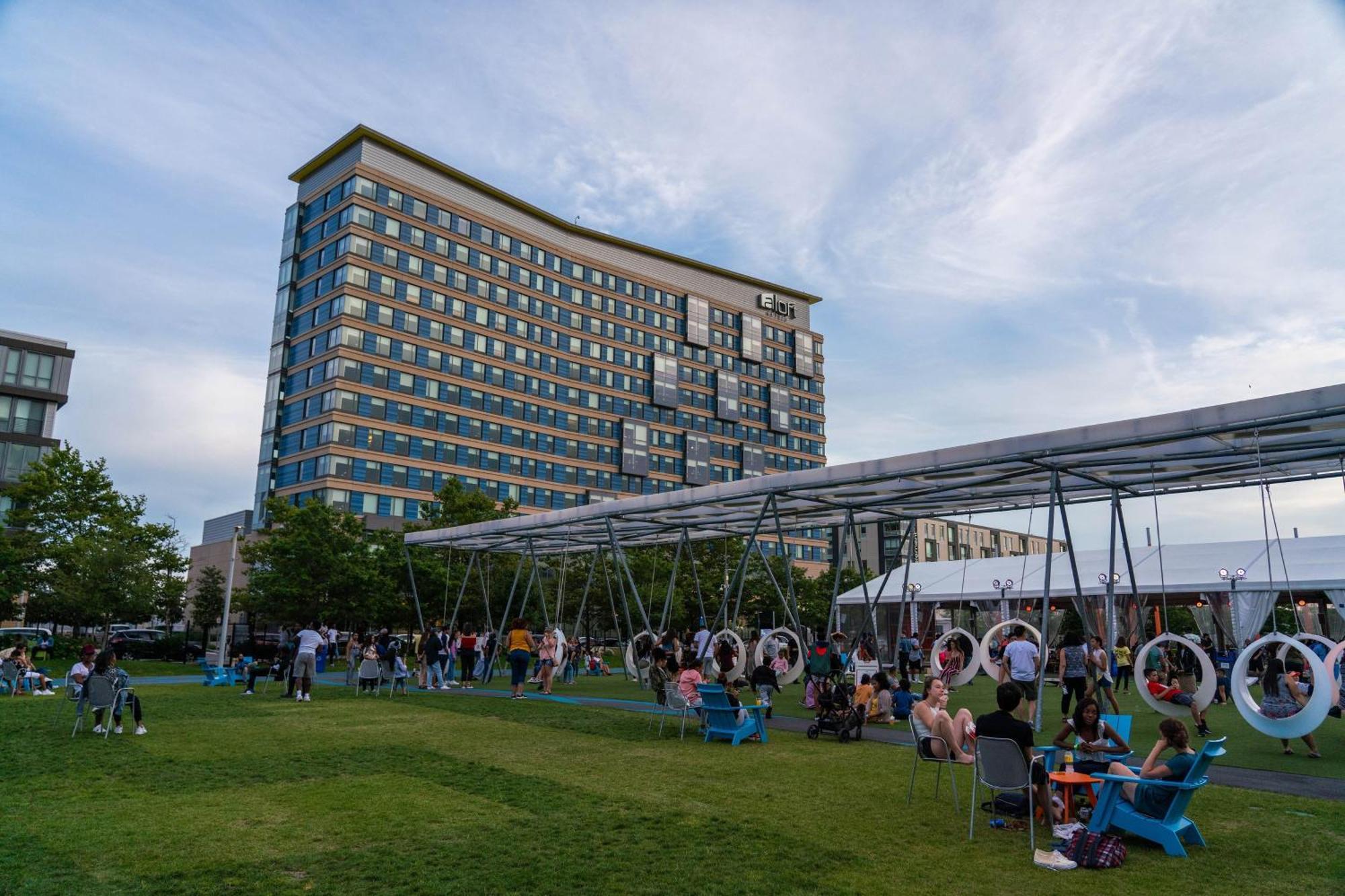 Отель Aloft Boston Seaport District Экстерьер фото