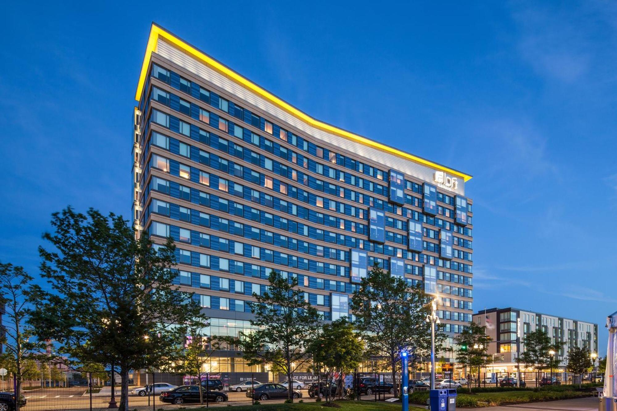 Отель Aloft Boston Seaport District Экстерьер фото