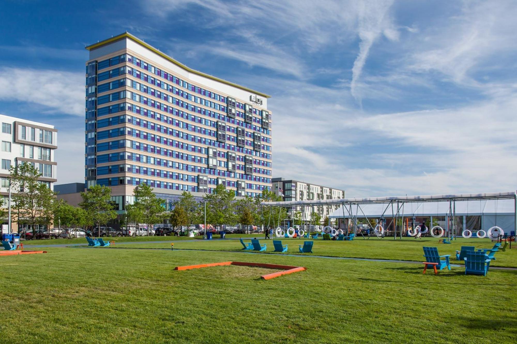 Отель Aloft Boston Seaport District Экстерьер фото