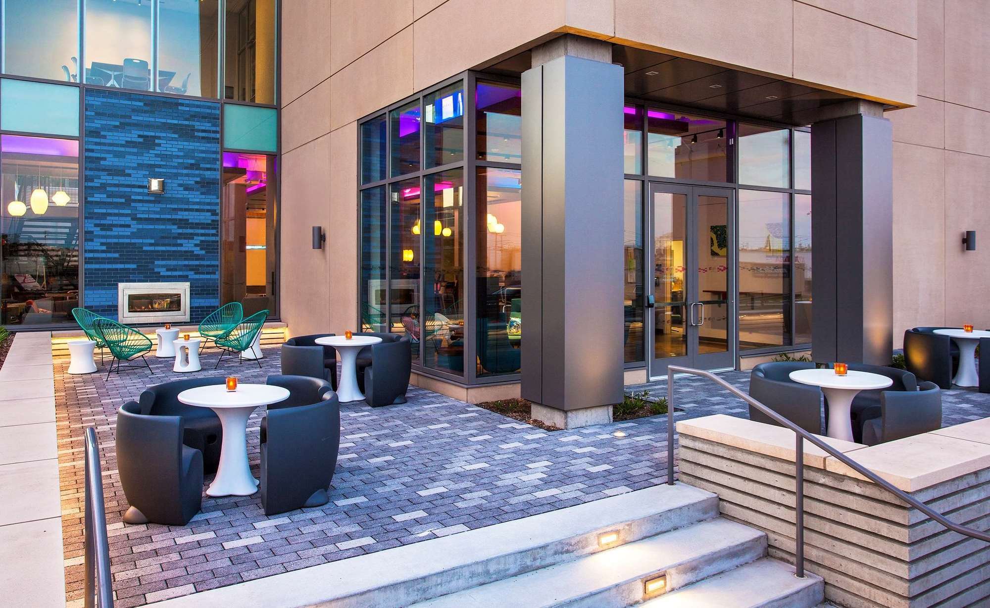 Отель Aloft Boston Seaport District Экстерьер фото